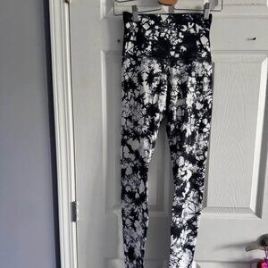 Lululemon leggins size 4